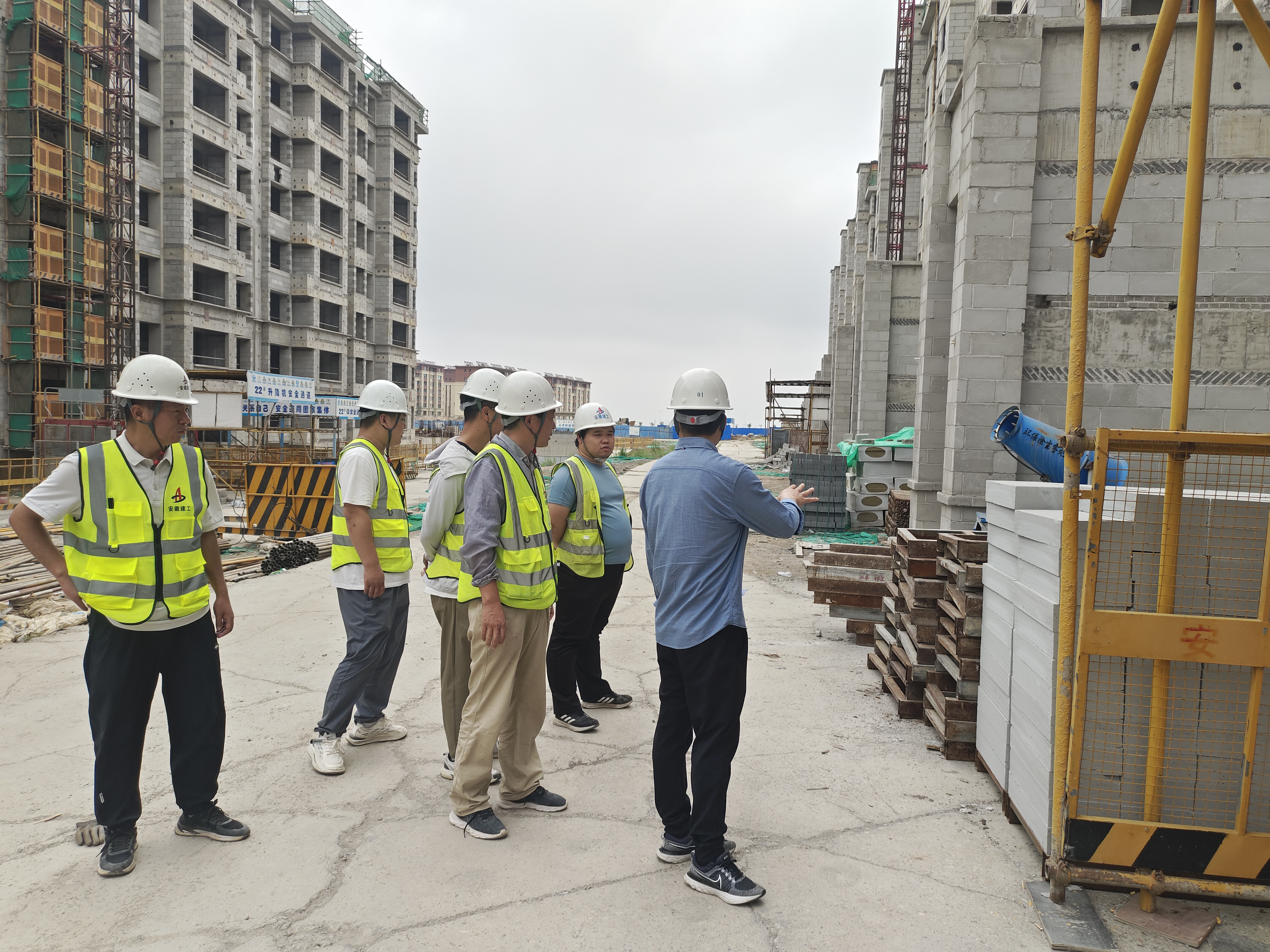 分公司分管副經(jīng)理帶隊(duì)檢查 (11).jpg 分公司分管副經(jīng)理帶隊(duì)檢查 (11).jpg